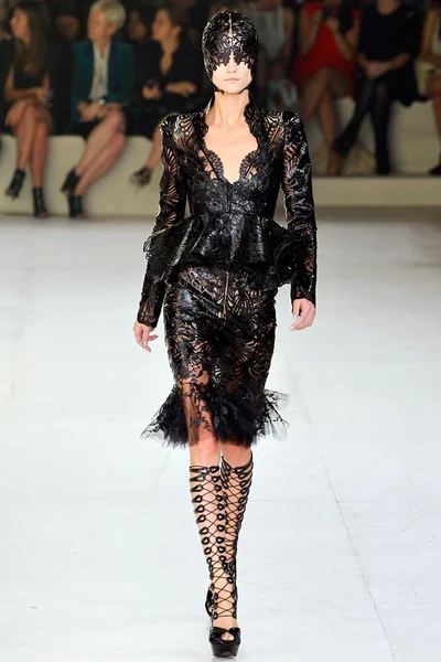 Look 19